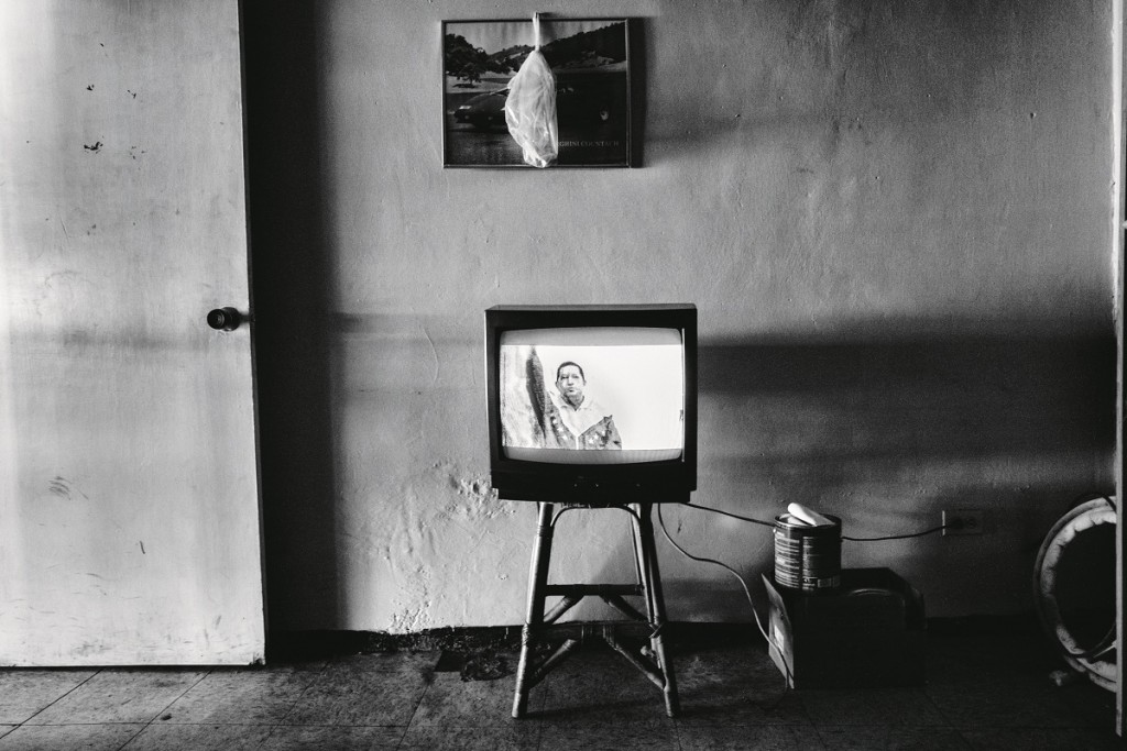 CARACAS, VENEZUELA - MAY 2016: An old TV in Rodman house. They are watching the Venezuelan public channel broadcasting propa- ganda Hugo Chavez Frias. ( Photo by Alvaro Ybarra Zavala / Getty Images Reportage. )