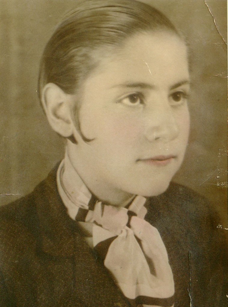 Gloria Fuertes con 13 años