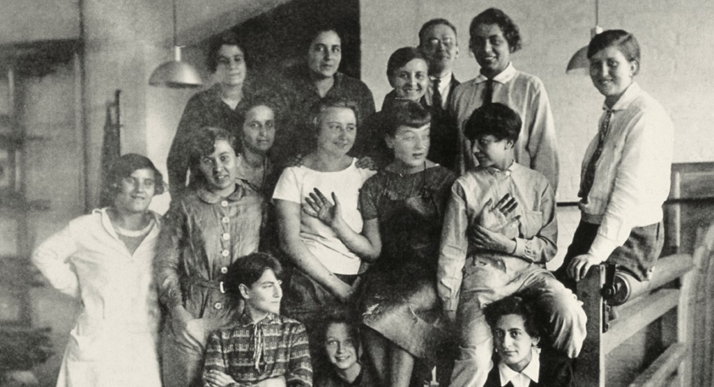 Gunta Stolz mujeres taller textil