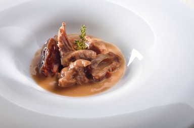 Conejo guisado con dátiles