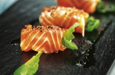 Sushi de salmón con mayonesa