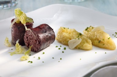 Patata y berza embarrada con morcilla