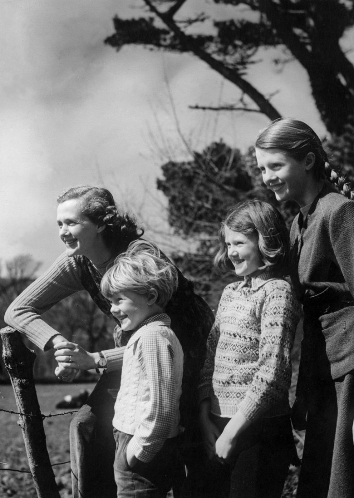 Conocer cultura Daphne du Maurier con sus hijos escritora britanica
