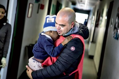 ¿Por qué un niño se echa al mar?