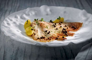 Raya a la mantequilla negra