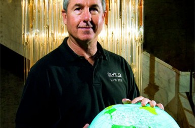 Stephen K. Robinson. «Abandonar el planeta solo es comparable al día en que naces»