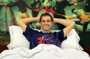 Albert Espinosa: «Reírme de lo que me ha pasado no es macabro. la pérdida es una ganancia»