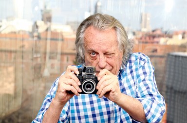 Alberto Vázquez-Figueroa. «Desde que me mordió  un murciélago, no he vuelto a estar enfermo»