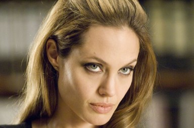 Angelina Jolie: «Yo era una chica dura  hasta que tuve a mis hijos»