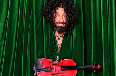 Ara Malikian: «Mis hermanas decidieron que tuviera el pelo largo para tapar mis orejas»
