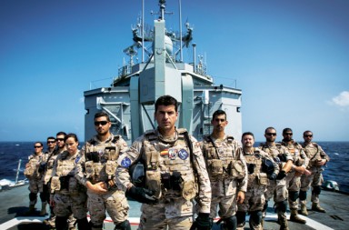 Españoles contra los piratas del petróleo