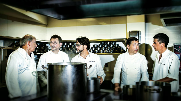 Cinco grandes cocineros en la frontera de la alta cocina