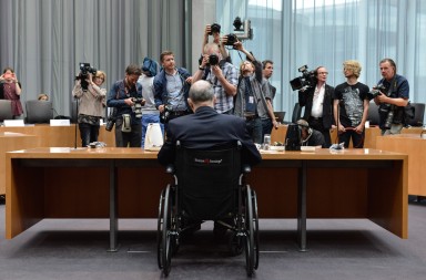 «Las agencias de inteligencia comercian con nuestra seguridad»