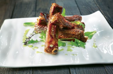 Costillas con salsa de perejil y limón