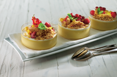 Postre. Cremoso de coco con frambuesas