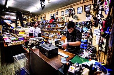 Empeñarse en sobrevivir. Su casa esconde un tesoro de 6.000 euros