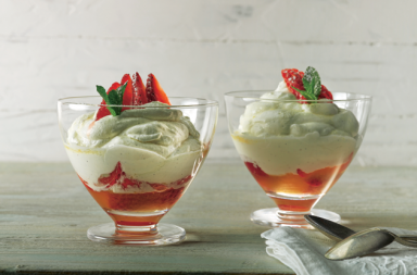 Fresas con crema chantillí ligera