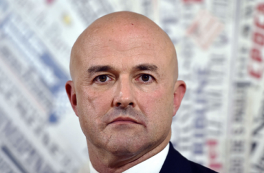 Gianluigi Nuzzi: «Los grandes enemigos del Papa son el dinero y la ambición de poder»