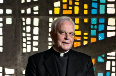 Monseñor Carlos Amigo. «Me molesta la utilización que algunos hacen del Papa Francisco»