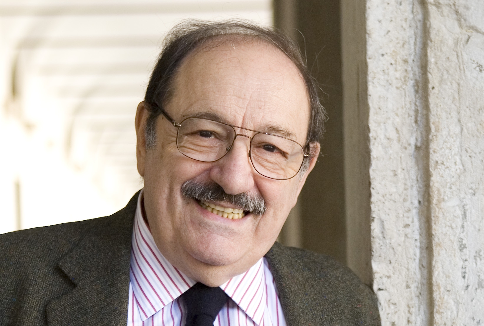 Umberto Eco: "Internet es un mundo salvaje y nocivo"