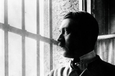 De chico mediocre a líder de masas: cómo Hitler se convirtió en nazi