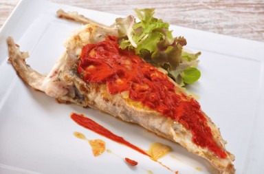 Rape con salsa de pimientos