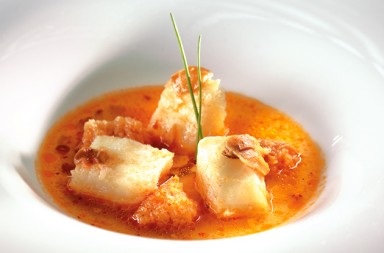 Sopa de ajo con bacalao