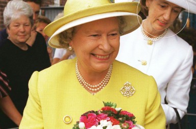 La sombra de la reina Isabel de Inglaterra