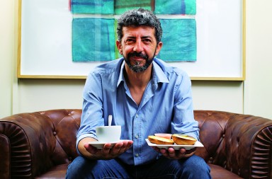 Alberto Rodríguez: «Quiero que el público vaya a ver  ‘El hombre de las mil caras'»