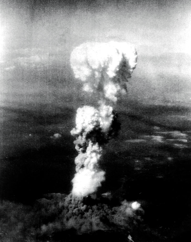 La bombe atomique a Hiroshima au Japon le 6 aout 1945 --- Atomic bomb on Hiroshima in Japan on august 6, 1945 *** Local Caption *** Atomic bomb on Hiroshima in Japan on august 6, 1945