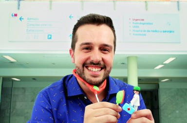 Héctor Castiñeira: «Firmo mis libros como ‘enfermera saturada'»