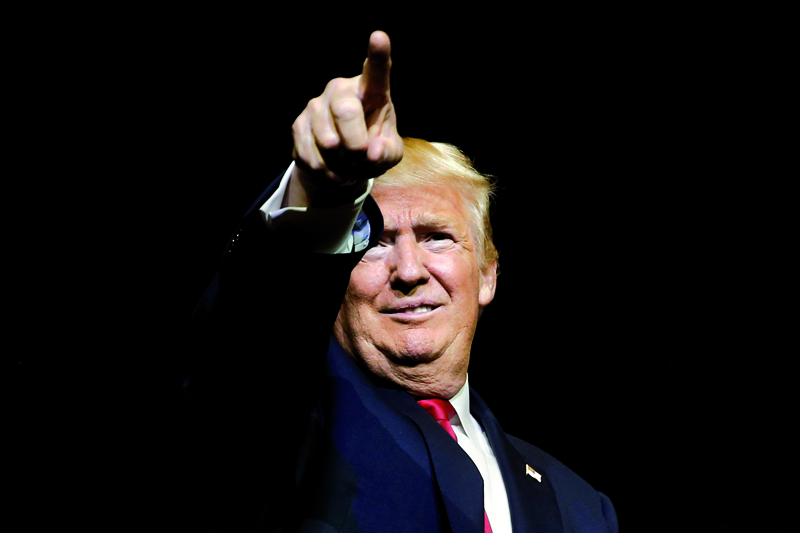 Republican U.S. presidential nominee Donald Trump gestures to the audience at a campaign rally in West Palm Beach, Florida, U.S., October 13, 2016. REUTERS/Mike Segar - RTSS58H