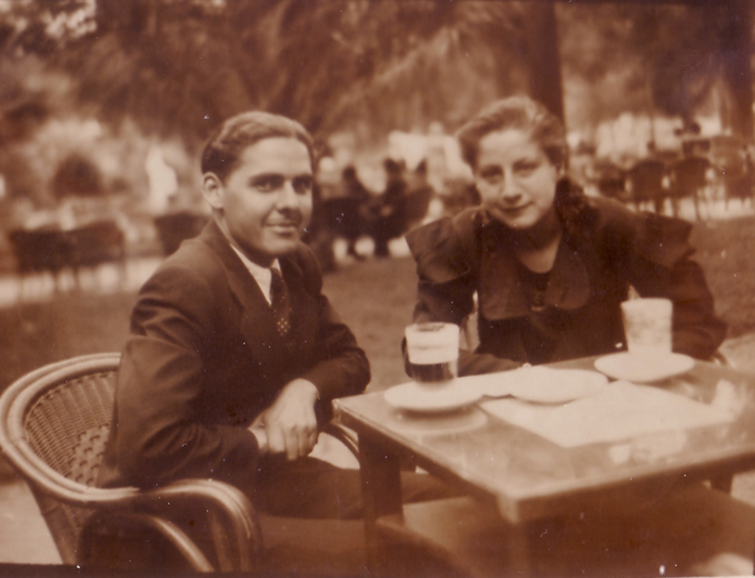 Gloria Fuertes y su novio Manolo