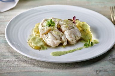 Patatas en salsa verde con rape