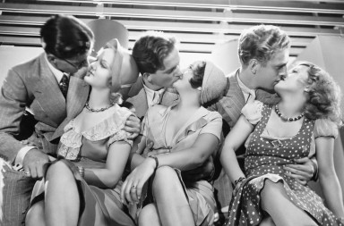 ¿Por qué las mujeres dan más importancia a los besos durante el sexo?