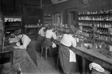 Las científicas que cambiaron la historia: damas de laboratorio