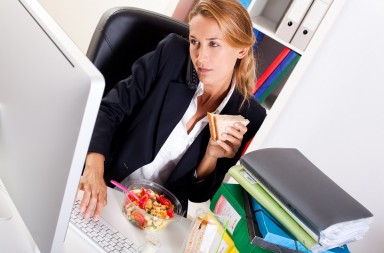 Diez consejos para almorzar (bien) en la oficina