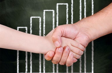 Ocho conceptos económicos para resolver conflictos con los niños