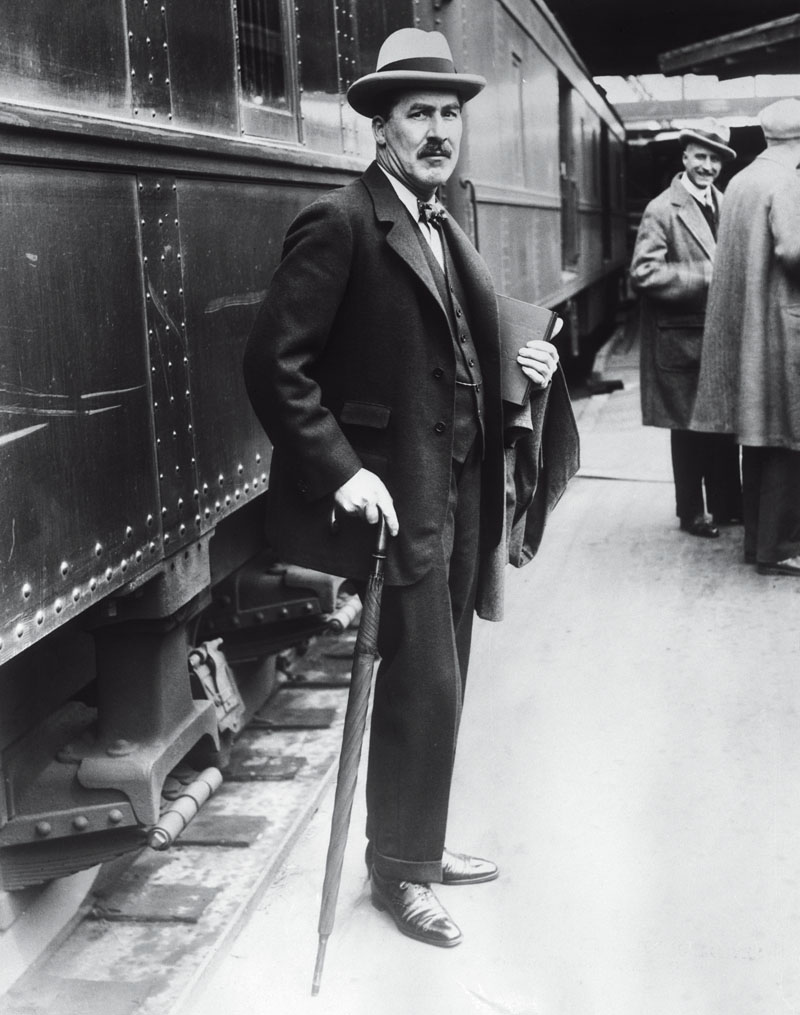 Archaeologist Howard Carter, famous for his connection with the unearthing of King Tut's Tomb, arriving in Chicago, Illinois.