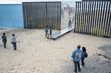 Borrar la frontera de Trump con mucho arte