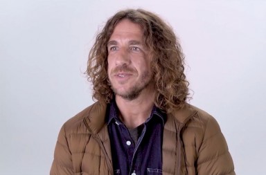 Carles Puyol, una de las caras de ‘Esenciales para la vida’