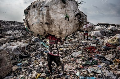 Un planeta hundido en la basura