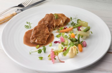 Lengua de cerdo en salsa