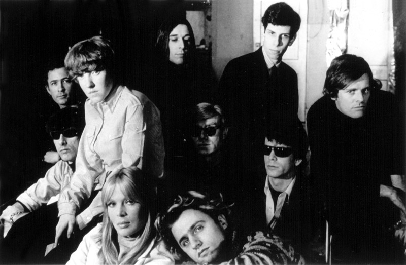 Andy Warhol con la banda The velve underground, 1966