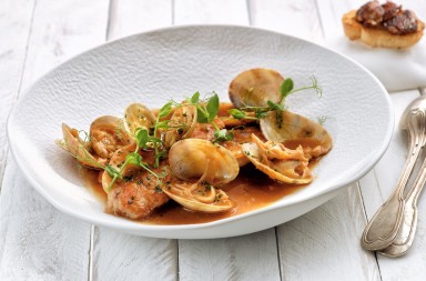 Salmonetes con almejas