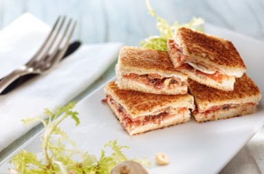 Sándwich de champiñones y avellanas