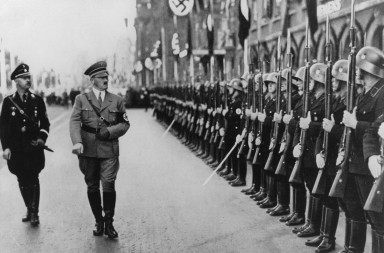 La escalofriante vida de Himmler del hombre a la sombra de Hitler