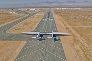 El legado de Paul Allen, el avión más grande del mundo