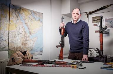 Este hombre sabe mejor que la CIA quién arma a ISIS