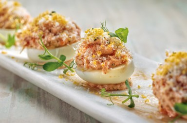 Huevos con bonito y salmón